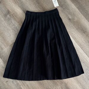 Elegant Black Pleated Skirt knitted A new day